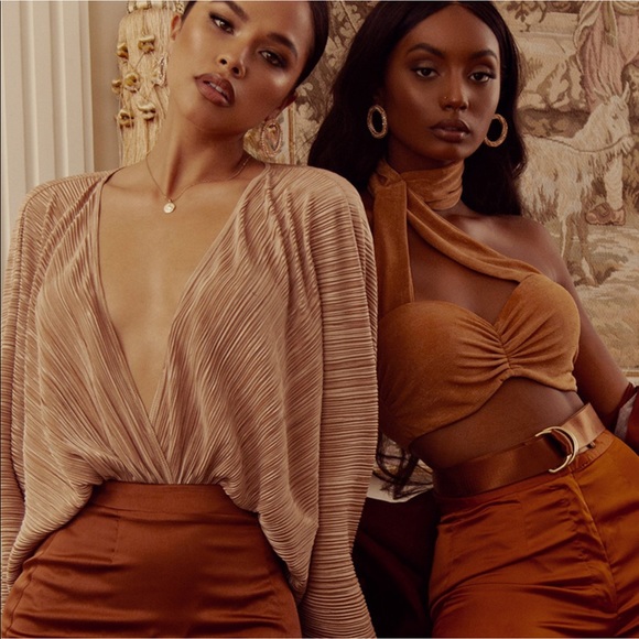 Lux deep v neck bodysuit - Picture 3 of 10